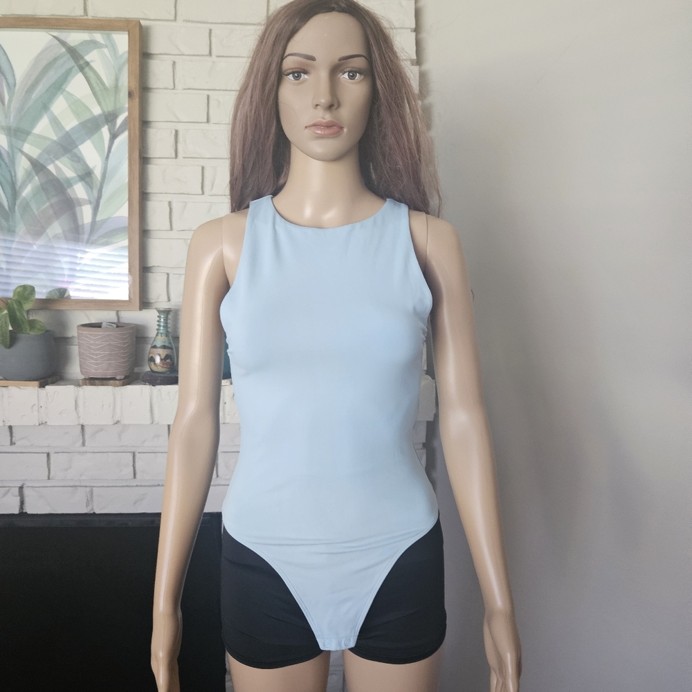 Aritzia BABATON CONTOUR Top bodysuit Light Blue Sleeveless Halter
